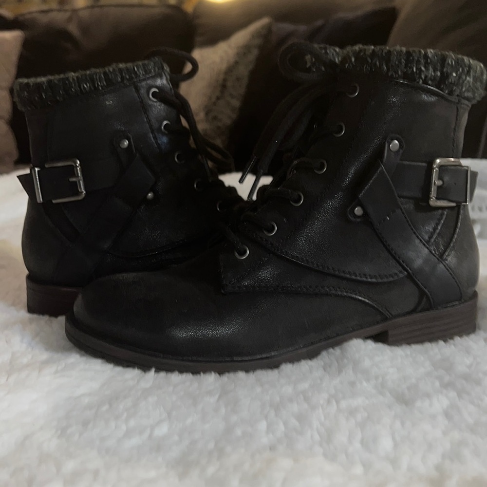 Women’s black boots